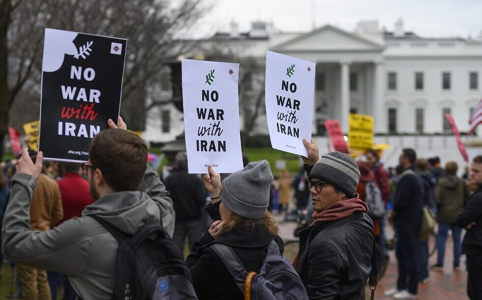 Voices Radio: Eric talks about the war in Iran, Gwyneth Paltrow, the films Just Mercy and The Irishman. Voices Radio: Eric talks about the war in Iran, Gwyneth Paltrow, the films Just Mercy and The Irishman.